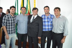 Irmãos de São Borja e filho prestigiam a posse do presidente da Câmara. Foto Renato Moraes