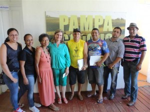 Secretária de Turismo com os presidentes das Escolas de Samba. Foto Jorge Garcia