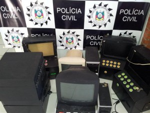 Máquinas de jogos de azar foram apreendidas após denúncias. Foto Polícia Civil