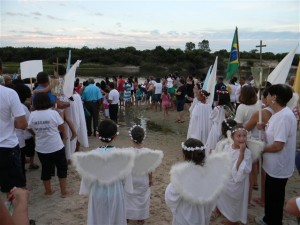 Devotos prestaram suas homenagens à santa. Foto Renato Moraes