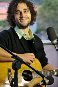 João Ortácio toca na banda Renascentes e investe na carreira solo. Foto: Fauna/Divulgação