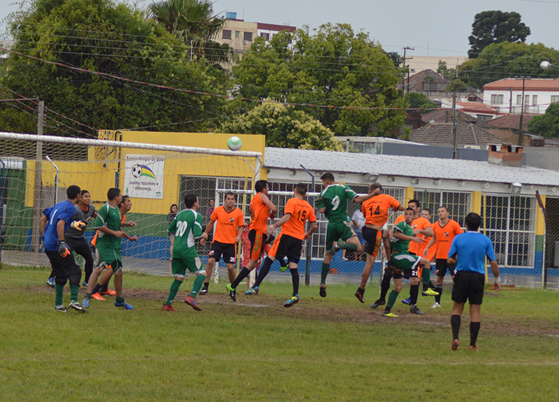 Em várias oportunidades Municipal buscou o gol, mas empate em 1 a 1 deu a vaga ao Sol América. Foto: Julio Lemos/Gazeta de Rosário